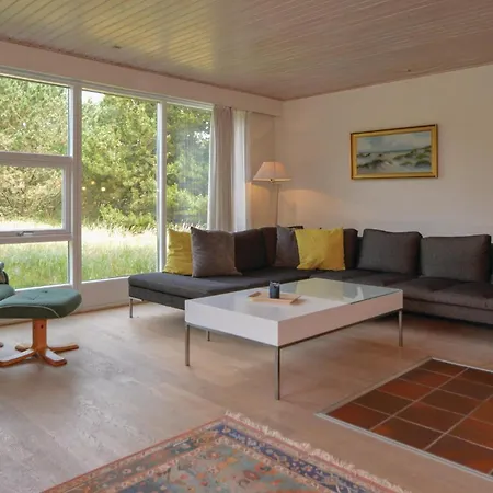Feriehus Three-bedroom In Blåvand