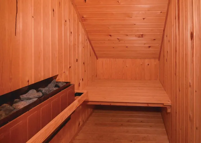 Three-bedroom In Feriehus *