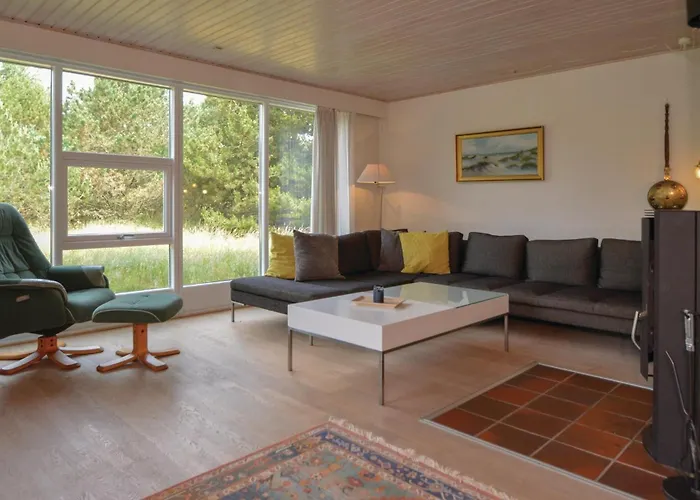 Feriehus Three-bedroom In Blåvand