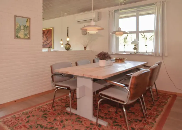 Three-bedroom In Feriehus