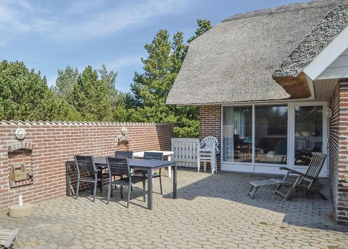 Three-bedroom In Feriehus *