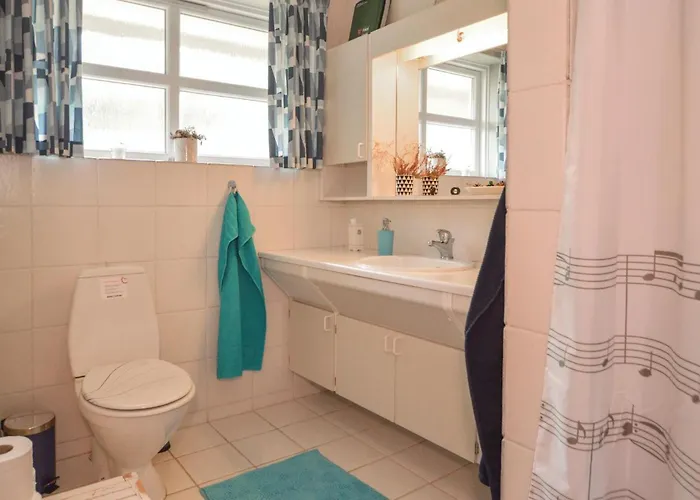 Three-bedroom In Feriehus *