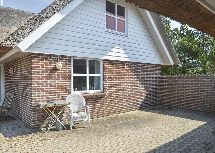 Three-bedroom In Feriehus